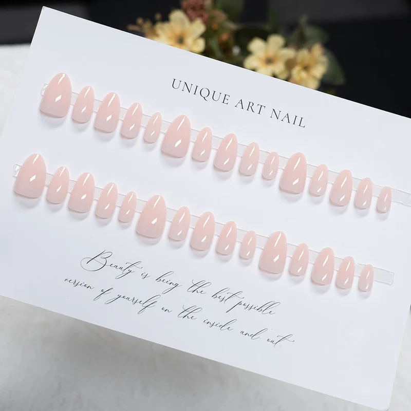 Elegante Stiletto Press-On Nagelkunst
