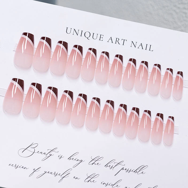 Elegante Slim French Tip Nagelverlängerungen