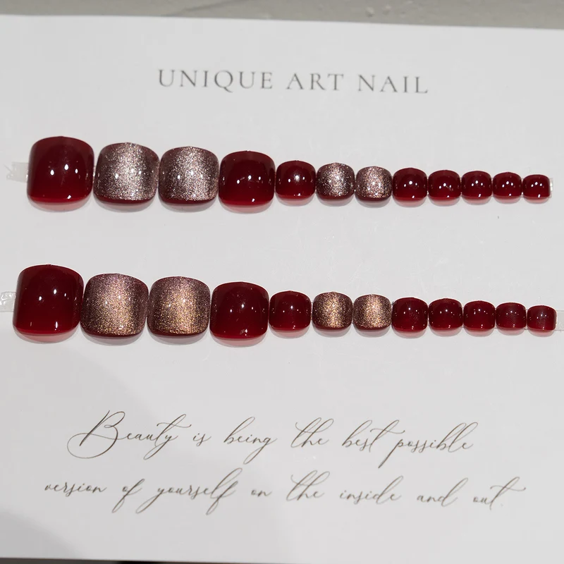 Glamouröse Glitzer-Pediküre-Nagelkunst