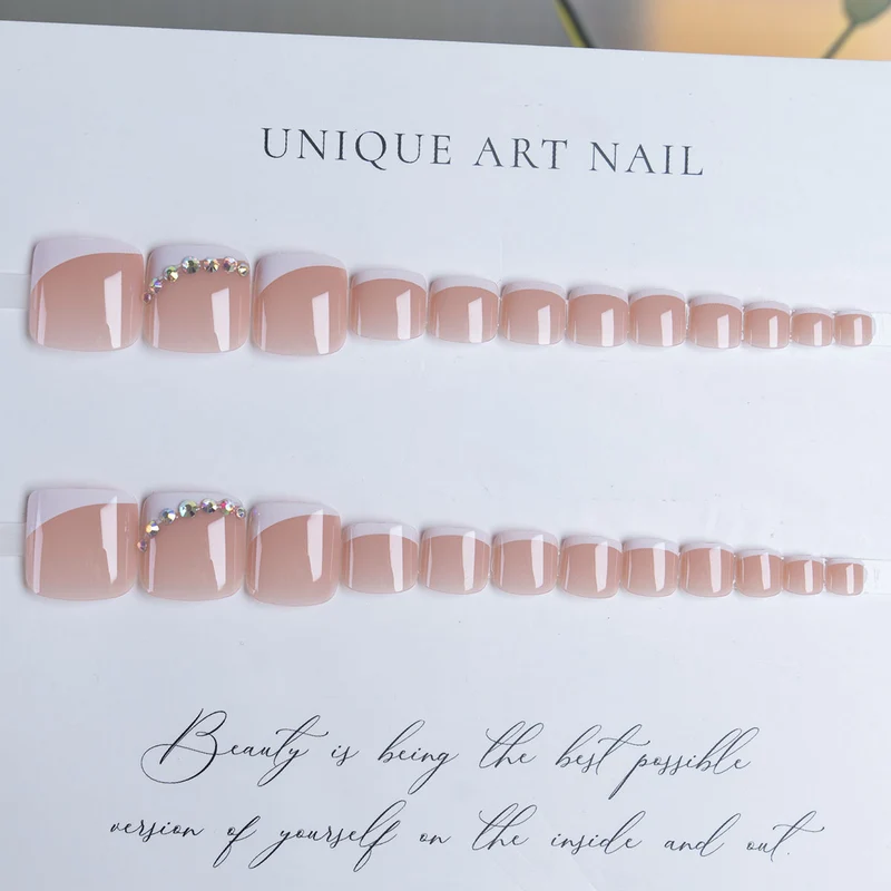 Elegante Strass-Akzent Pediküre Nagelkunst