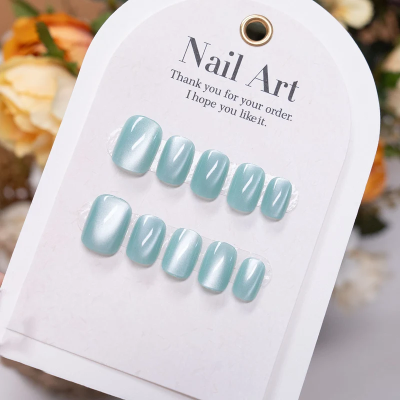 Elegantes Press-On-Nagelset mit einzigartigem Kunstdesign