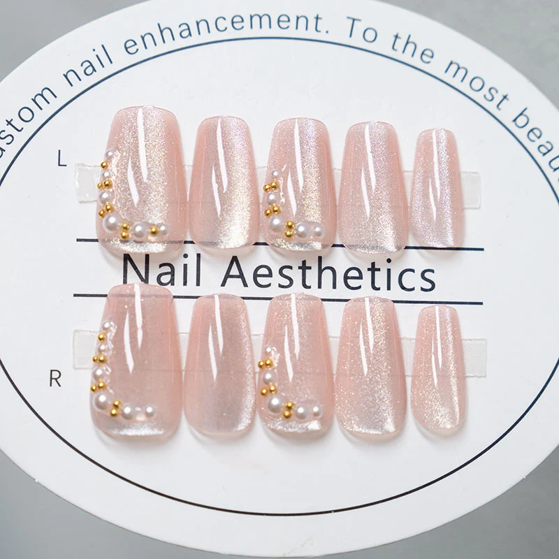 Elegantes Press-On-Nagelset mit Perlenakzenten
