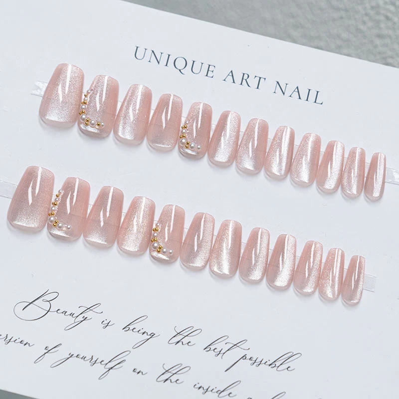 Elegantes Press-On-Nagelset mit Perlenakzenten