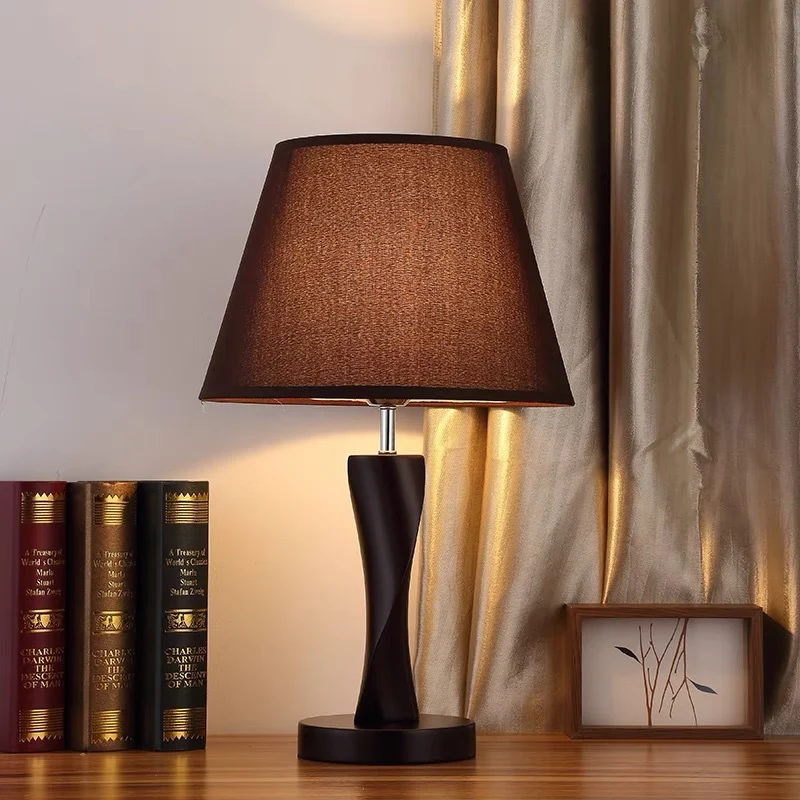 Elegante dekorative Tischlampe