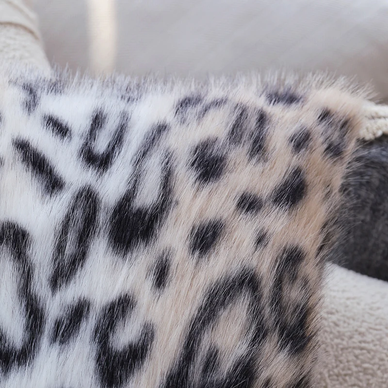 Quadratischer Faux-Fur Kissenbezug im Vintage‑Leopardenprint mit extraweichem Langhaar Karnz
