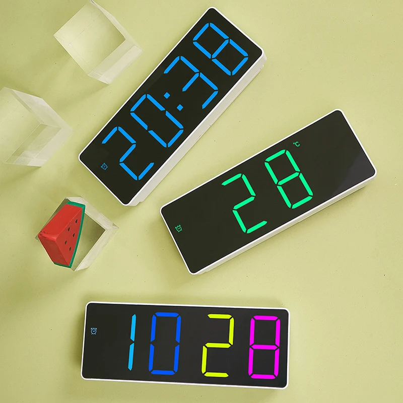 Digitale Wanduhr mit großem LED-Display Karnz