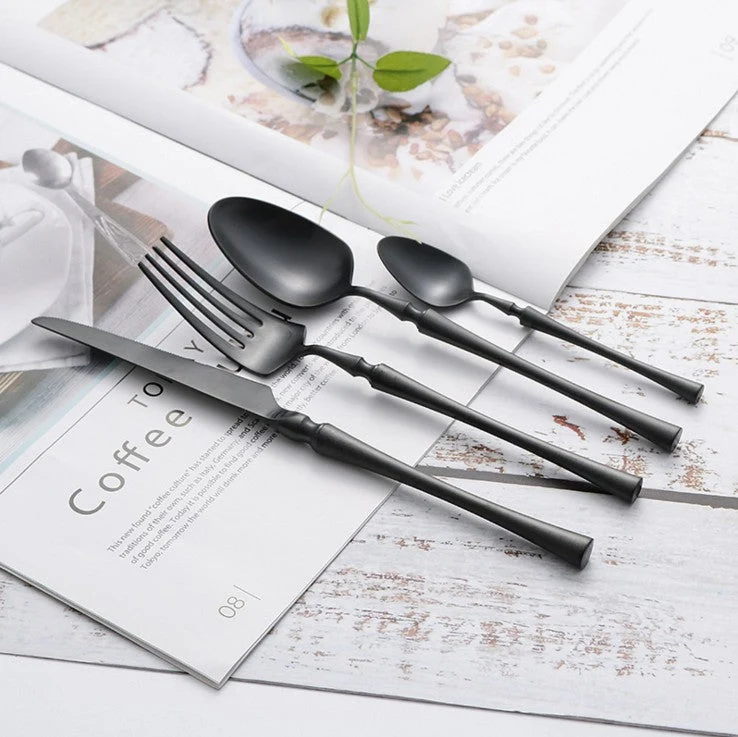 Klassisches Edelstahl-Set mit eleganten Griffen