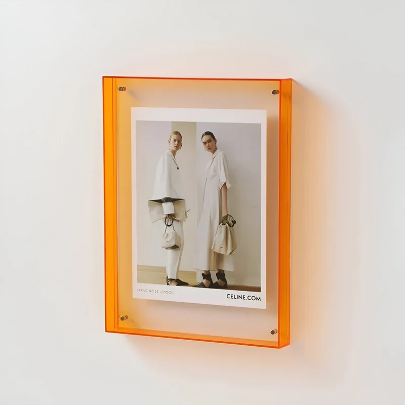 Skanto | Farbiger transparenter Acrylrahmen für moderne Displays