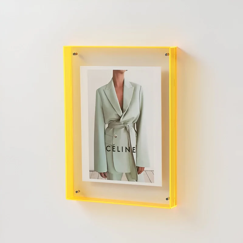 Skanto | Farbiger transparenter Acrylrahmen für moderne Displays