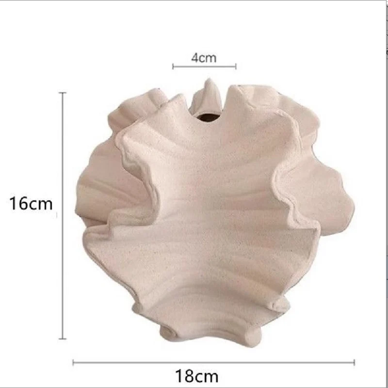 Skulpturale Rüschenteller mit integriertem 4 cm Vasenöffnungs