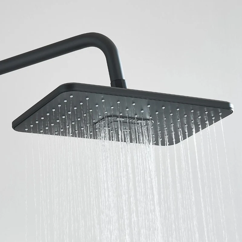 Schwarze Duscharmatur mit Handbrause & Ablage Wandmontage