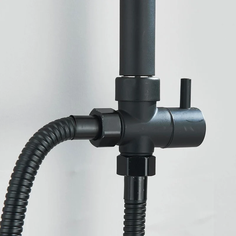 Schwarze Duscharmatur mit Handbrause & Ablage Wandmontage