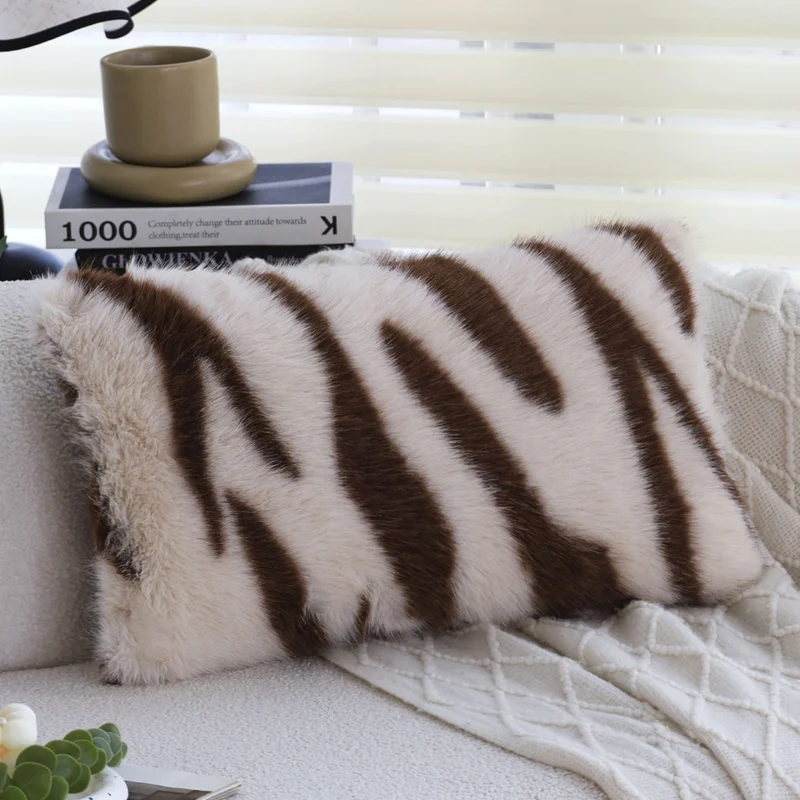 Kunstfell-Zierkissen mit Zebra-Print und extraweichem Flor Karnz