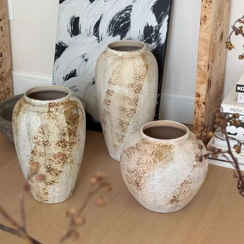 Rustikaler Texturiertes Rundkeramik-Glühbirnenvase mit schmaler Öffnung