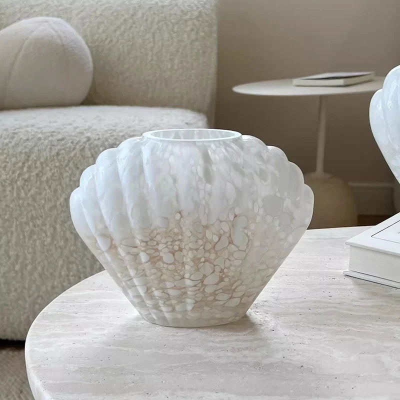Pebble-Motiv gerippt Keramik Küstenschneckenförmige dekorative Tischvase