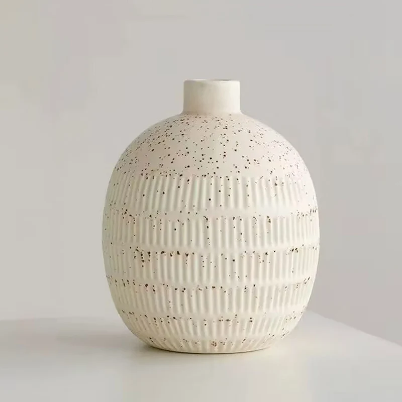 Texturierte runde Keramik-Budvase mit schmalem Hals und gesprenkelter Glasur