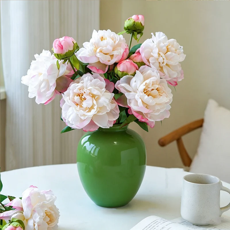 Glänzende bauchige keramische dekorative Vase mit schmalem Mund und glatter Glasur