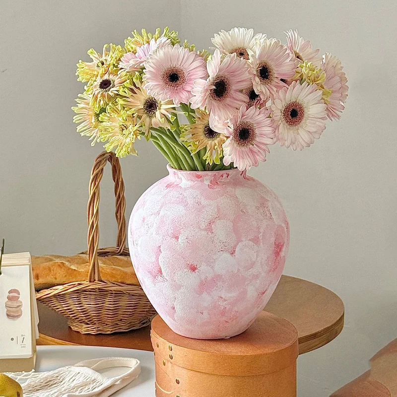 Handgefertigte strukturierte rosa Keramik-Glühbirnenvase mit schmalem Hals matte Putzoberfläche