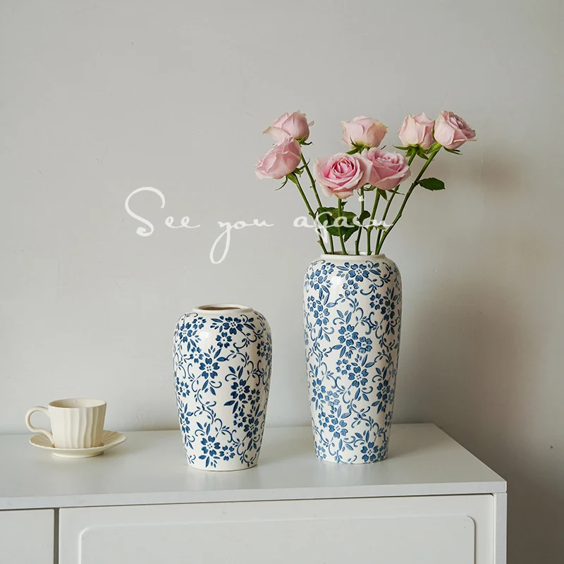 Hand-Glasiertes Porzellan Chintz-Muster Hohe Knospenvase mit schmaler Öffnung und glänzender Oberfläche