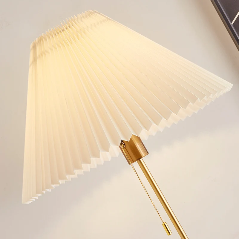 Moderne verstellbare Stehlampe