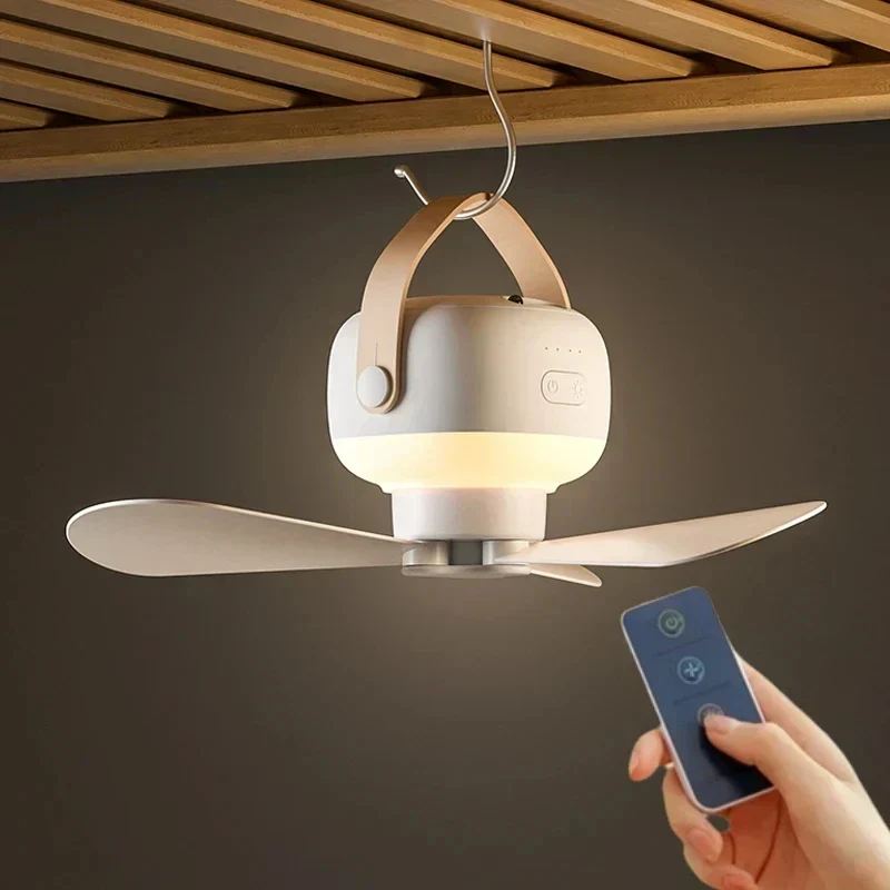Skanto | Mini Tragbarer Deckenventilator mit LED-Licht und Fernbedienung – 4 Geschwindigkeiten, USB wiederaufladbar