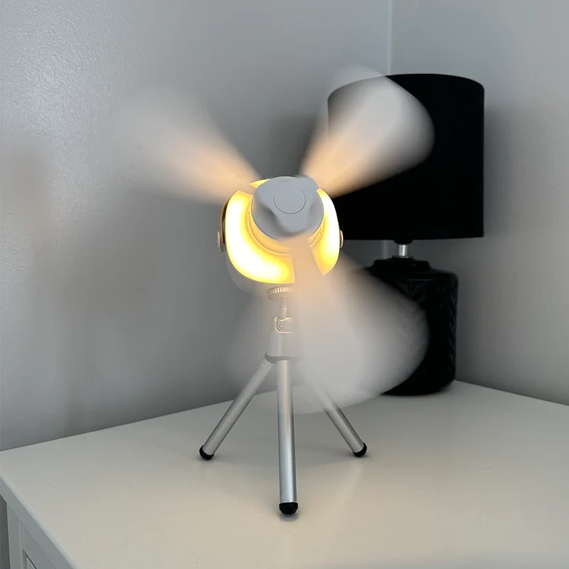 Skanto | Mini Tragbarer Deckenventilator mit LED-Licht und Fernbedienung – 4 Geschwindigkeiten, USB wiederaufladbar