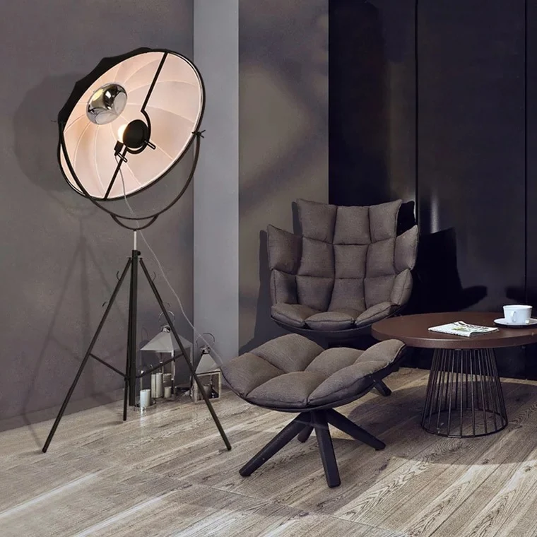 Stilvolle Stativ-Stehlampe