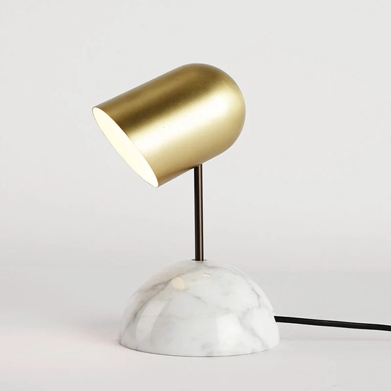 Stilvolle Tischlampe mit Marmorbasis und verstellbarem Schirm