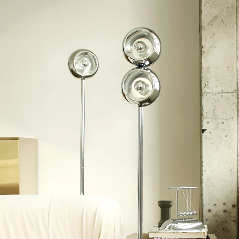 Stilvolle moderne Stehlampe mit Mehrfachlampendesign