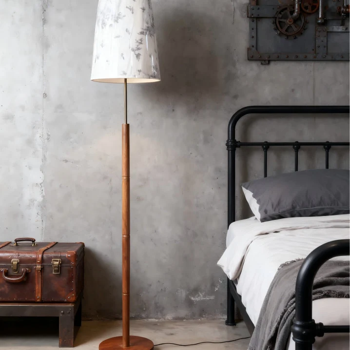 Stilvolle Stehlampe mit einzigartigem Stoffschirm