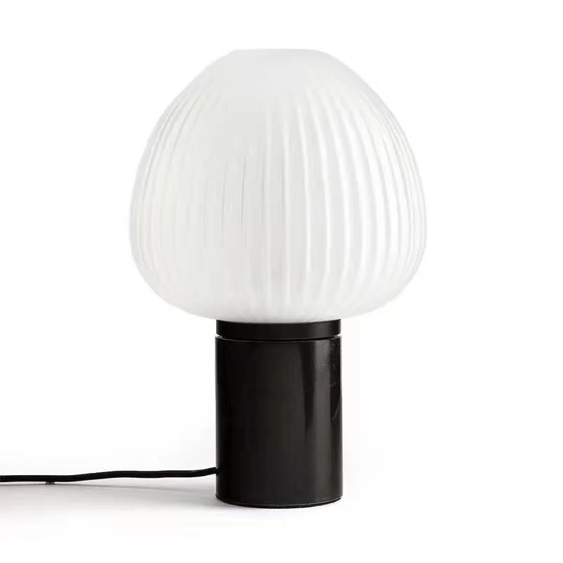 Moderne Skulpturierte Tischlampe