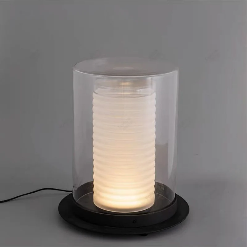 Moderne transparente Tischlampe