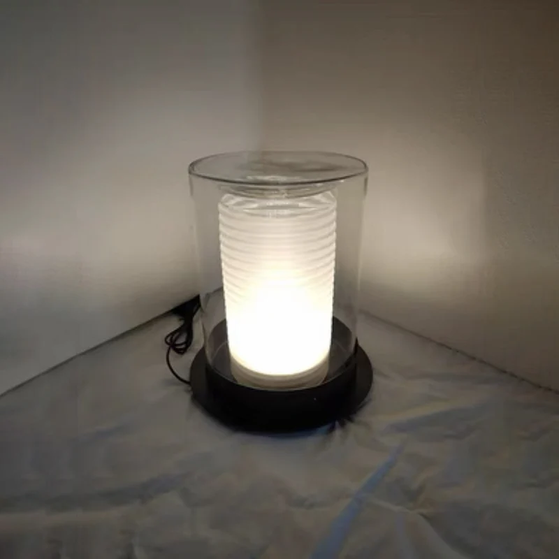 Moderne transparente Tischlampe