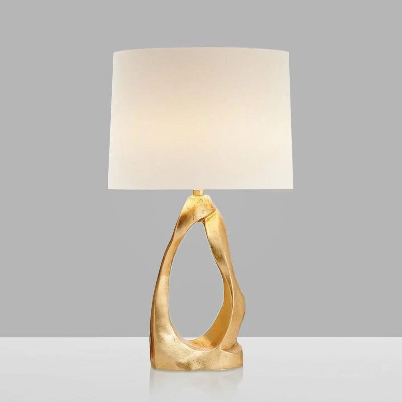 Skulpturale Tischlampe mit elegantem goldenen Fuß