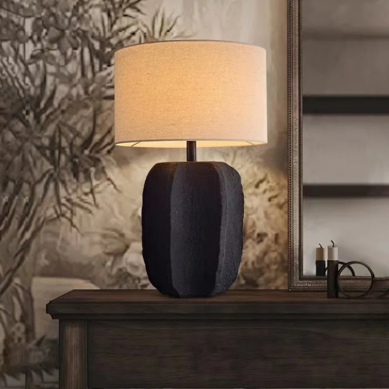 Skulpturale Stein Tischlampe
