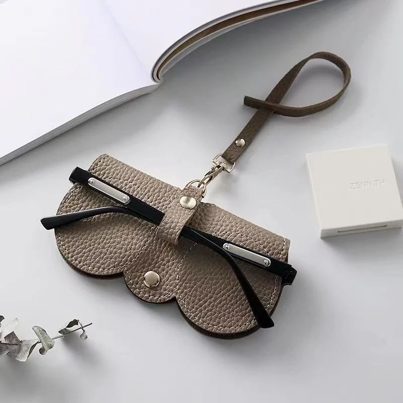 Stylische Brillenetasche