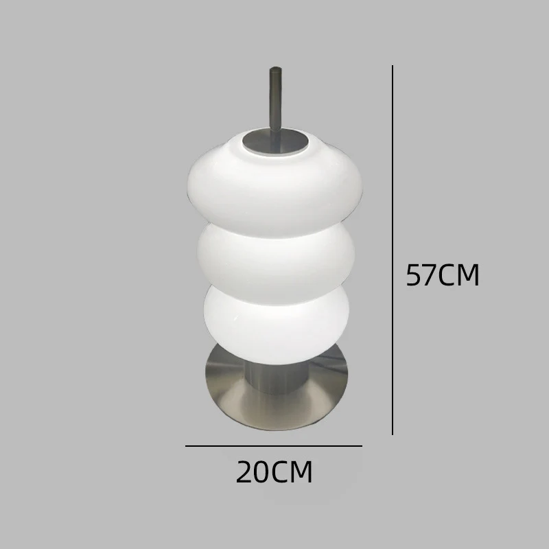 Skulpturale Stehlampe mit gekrümmtem Design