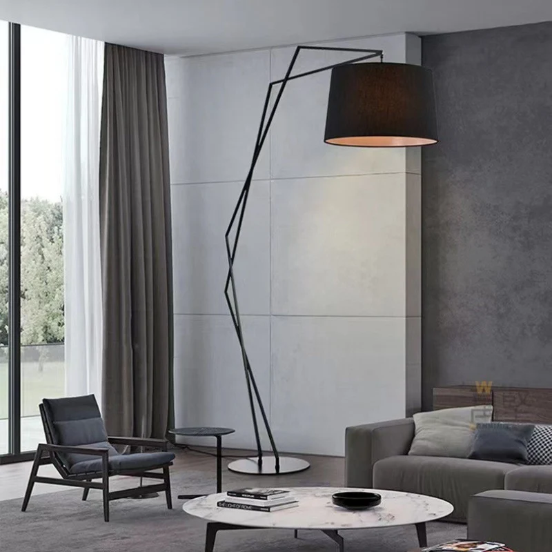 Moderne Zickzack-Stehlampe