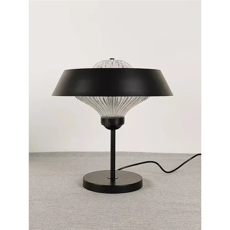 Moderne muschelförmige Tischlampe