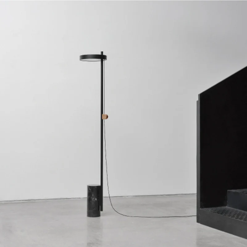 Moderne Skulptur Stehlampe