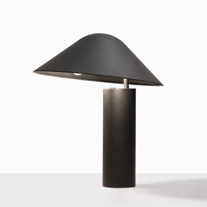 Moderne Minimalistische Tischlampe mit einzigartigem Schattendesign