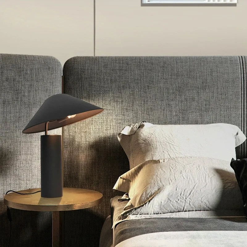 Moderne Minimalistische Tischlampe mit einzigartigem Schattendesign