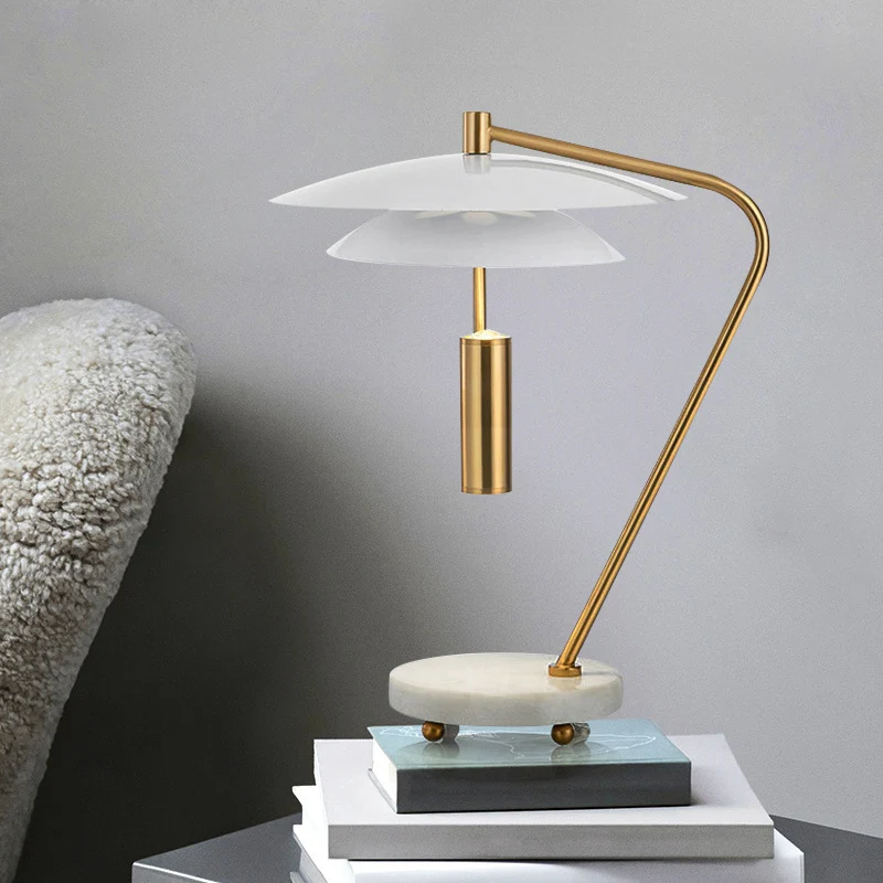 Moderne Minimalistische Tischlampe mit elegantem Design