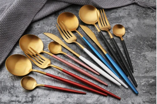 Skanto | LUXURIÖSES UNBEHANDELTES STAHL 24-TEILIGES GOLD-SILBER BESTECKSSET