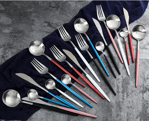 Skanto | LUXURIÖSES UNBEHANDELTES STAHL 24-TEILIGES GOLD-SILBER BESTECKSSET