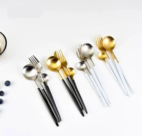 Skanto | LUXURIÖSES UNBEHANDELTES STAHL 24-TEILIGES GOLD-SILBER BESTECKSSET