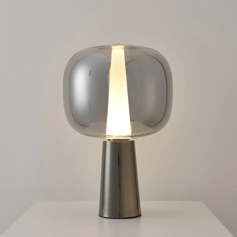 Moderne Minimalistische Stehlampe mit Transparentem Sockel