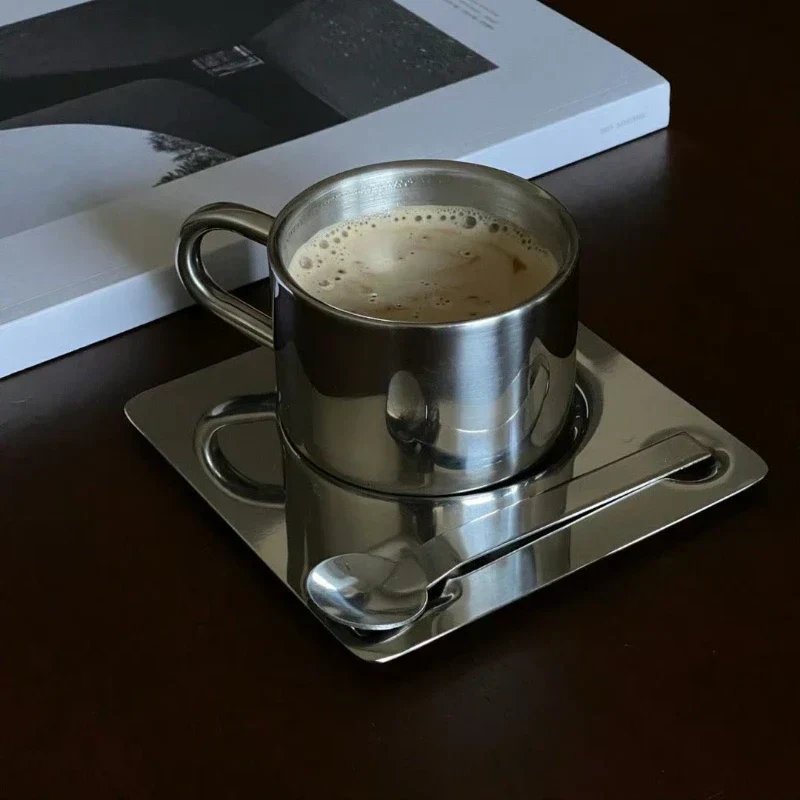 Skanto | Kaffeetasse und Untertasse aus Edelstahl