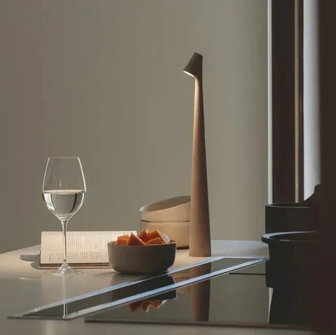 Skanto | Skanto LED-Drahtleuchte im minimalistischen Design | Tischleuchte