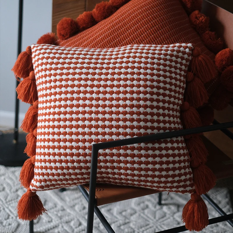 Dekoratives Pom-Pom Kissen